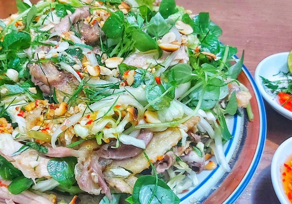 Cách làm gỏi gà rau càng cua thanh mát dễ ăn