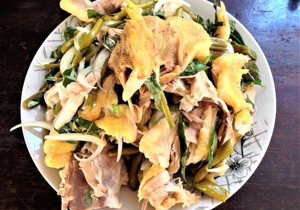 Hướng dẫn làm gỏi gà rau móp ngon đúng điệu miền Tây