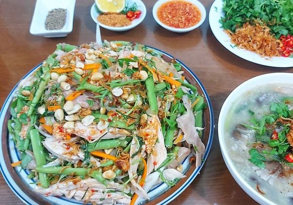 Cách làm gỏi gà rau nhút giòn tươi đơn giản tại nhà