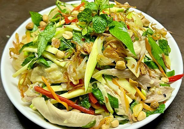 Cách làm món gỏi gà xoài xanh cay nhẹ thơm ngon cực lạ