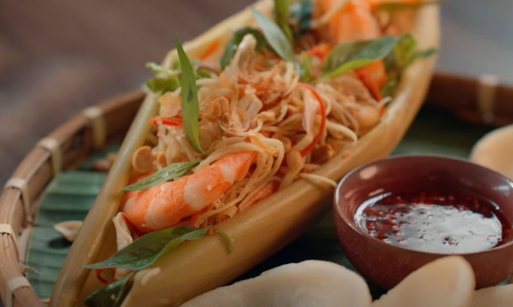 Cách làm gỏi hoa chuối tôm thịt không chát, giòn ngon