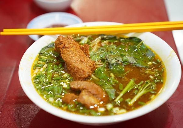 Hướng dẫn nấu hủ tiếu mì sườn kho ngon như ngoài hàng