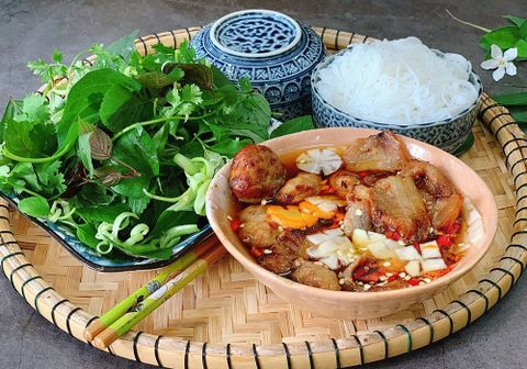 Làm bún chả nướng bằng nồi chiên không dầu chuẩn vị Hà Nội