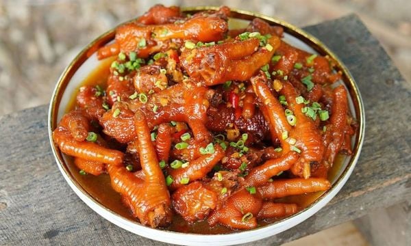 Hướng dẫn cách làm chân gà xào thấm vị thơm ngon tại nhà