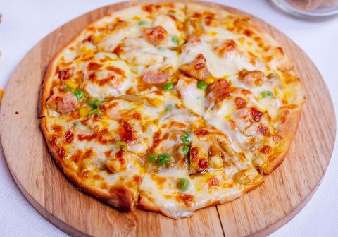 Cách làm pizza gà phô mai bằng nồi chiên không dầu dễ dàng