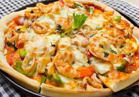 Làm pizza hải sản phô mai bằng nồi chiên không dầu cực dễ