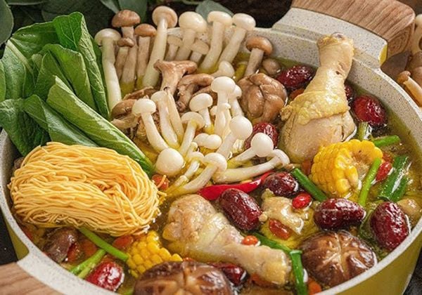 Hướng dẫn nấu lẩu gà nấm bổ dưỡng, chuẩn vị nhà hàng