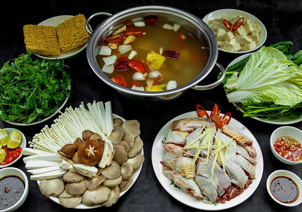 Hướng dẫn làm lẩu gà ngải cứu tốt cho sức khỏe cả nhà