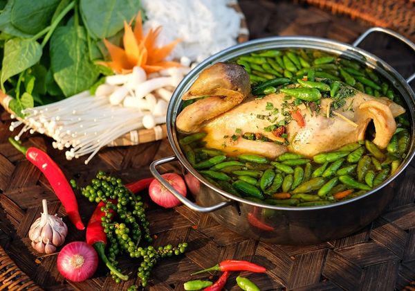 Cách nấu lẩu gà ớt hiểm cay thơm đơn giản tại nhà