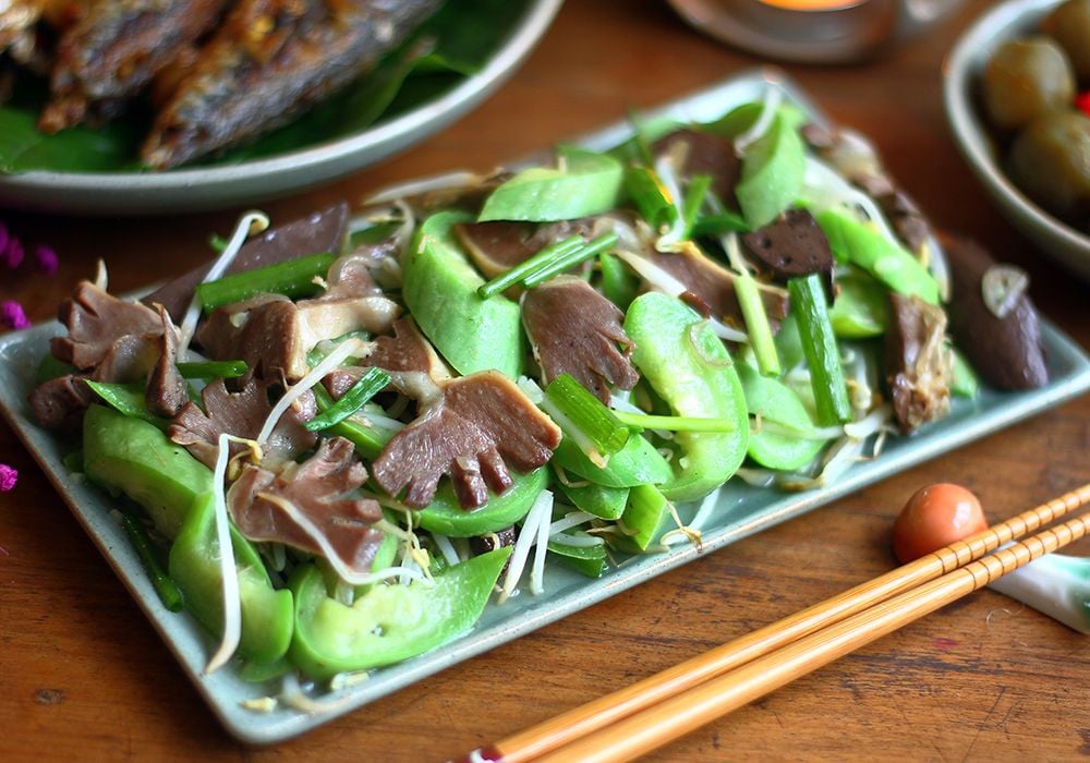 Cách làm lòng gà xào mướp thanh đạm dễ ăn tại nhà