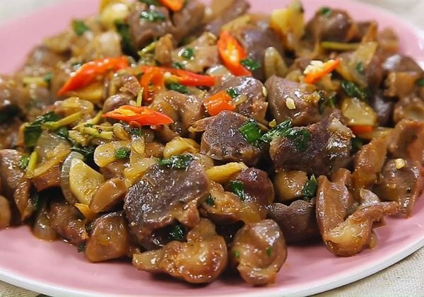 Hướng dẫn làm mề gà xào sả ớt chuẩn vị, ngon khó cưỡng