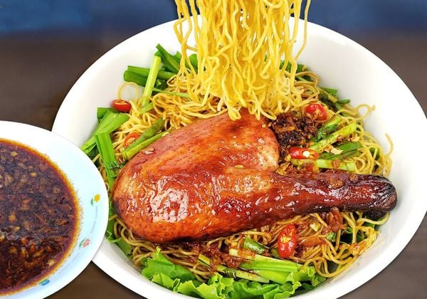 Cách làm mì gà quay da giòn vị đậm đà cho bữa ăn hấp dẫn