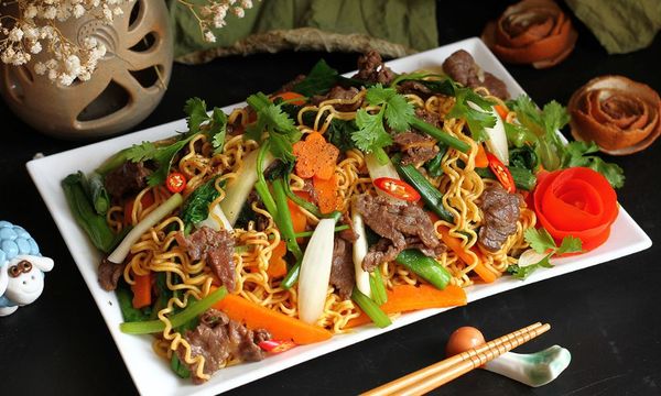 2 cách làm mì xào bò mềm ngon, cho bữa sáng thêm đủ chất