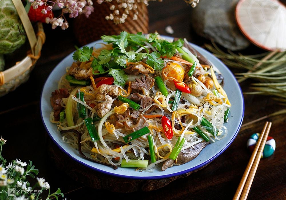 Hướng dẫn làm mì xào lòng gà ai ăn cũng mê