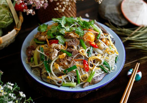 Hướng dẫn làm mì xào lòng gà ai ăn cũng mê