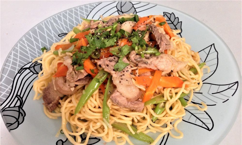 Cách làm mì xào thịt heo thơm ngon, dễ nấu tại nhà