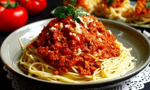 Cách làm mì ý sốt cà chua thịt heo bằm ngon chuẩn nhà hàng