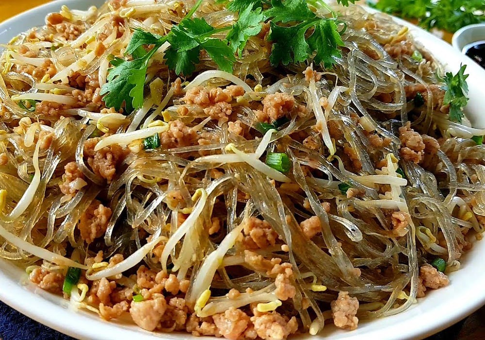 Làm miến xào thịt băm rau củ cho bữa trưa dinh dưỡng