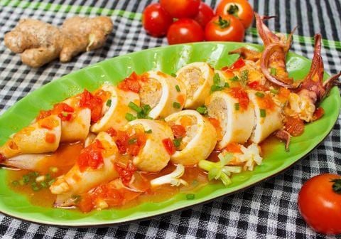 Cách làm mực nhồi thịt chiên sốt cà chua đậm đà hấp dẫn