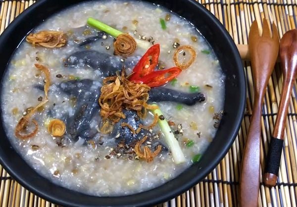 Nấu cháo gà ác hạt sen bổ dưỡng, bí quyết bồi bổ cơ thể