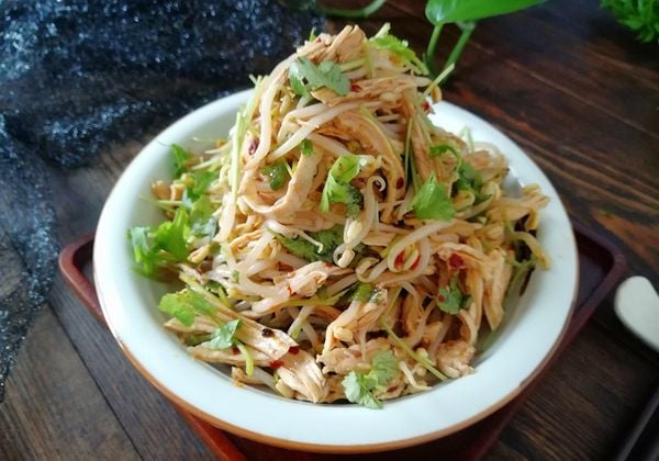 Hướng dẫn làm nộm gà xé phay giá đỗ đơn giản dễ ăn