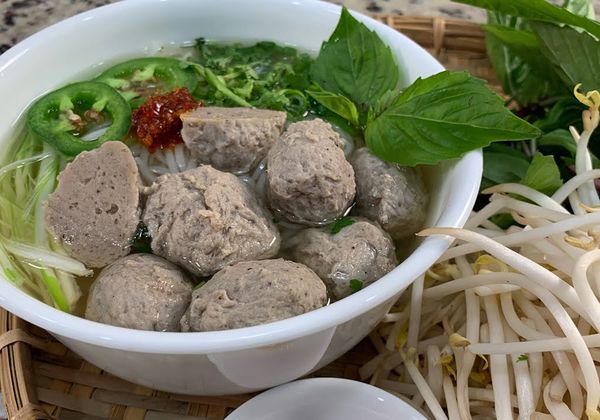 Tự nấu phở bò viên tại nhà thơm ngon nước dùng trong