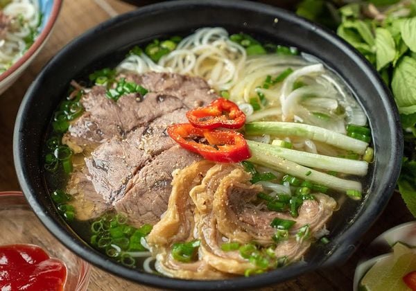 Tự nấu phở nạm bò tại nhà với hương vị đậm đà đúng chuẩn Bắc