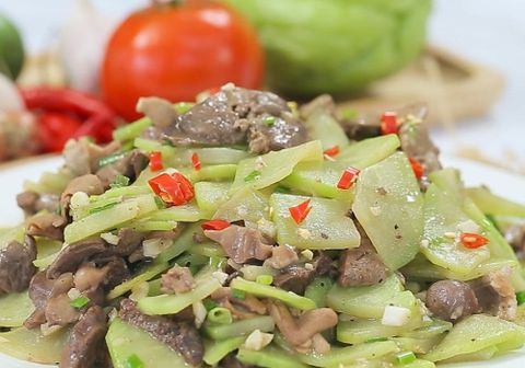 Cách làm su su xào thịt ba rọi và tim heo ngon khó cưỡng