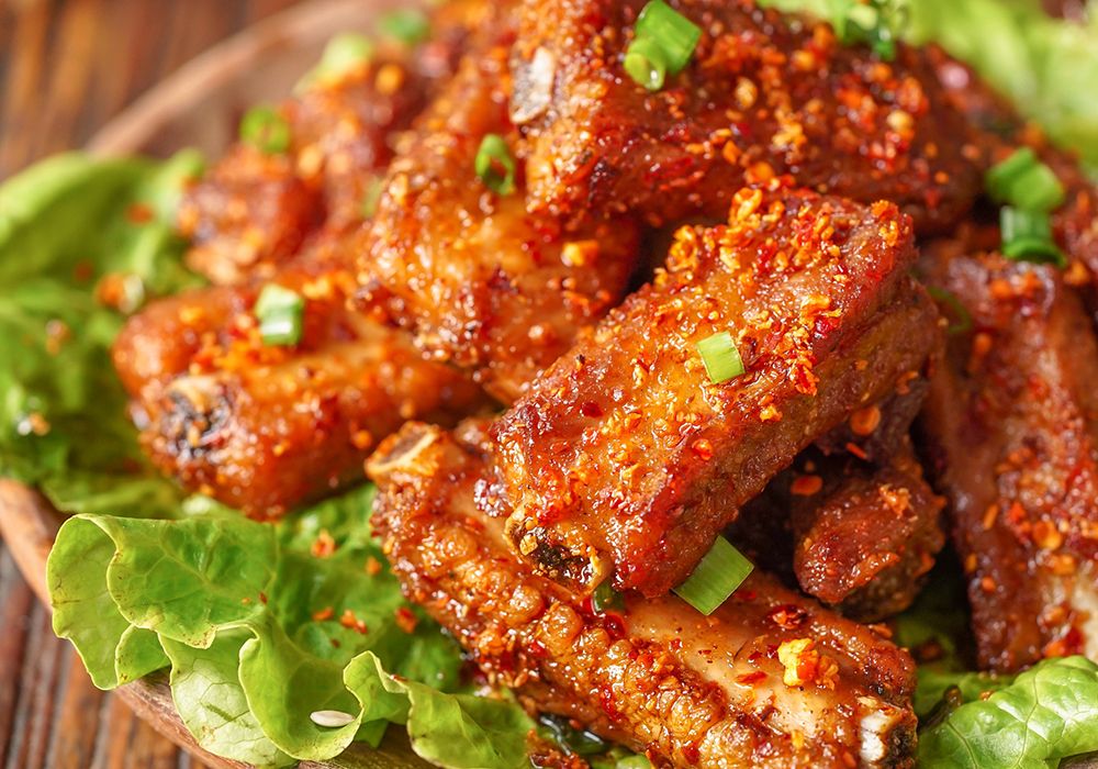 Cách làm sườn chiên muối ớt cay mặn mà và hấp dẫn