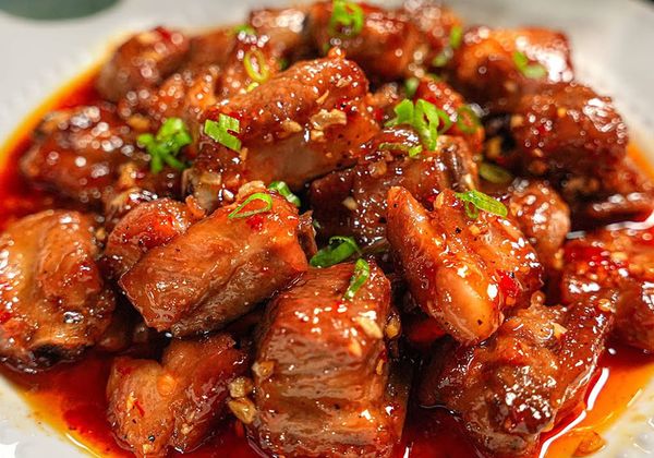 Hướng dẫn làm sườn chiên nước mắm đậm đà hương vị