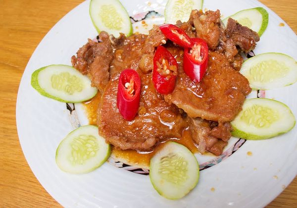 Hướng dẫn làm sườn cốt lết rim nước dừa béo thơm