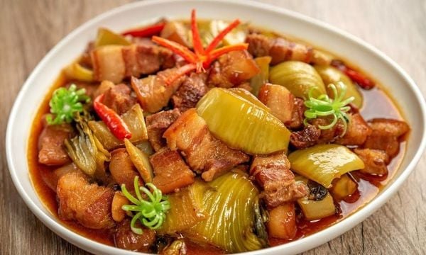 Cách làm thịt ba chỉ kho dưa chua chuẩn cơm mẹ nấu