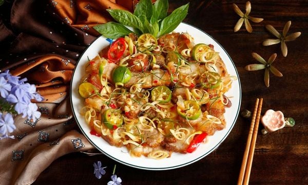 Hướng dẫn làm thịt ba chỉ lắc sả tắc đậm đà, thơm mê ly