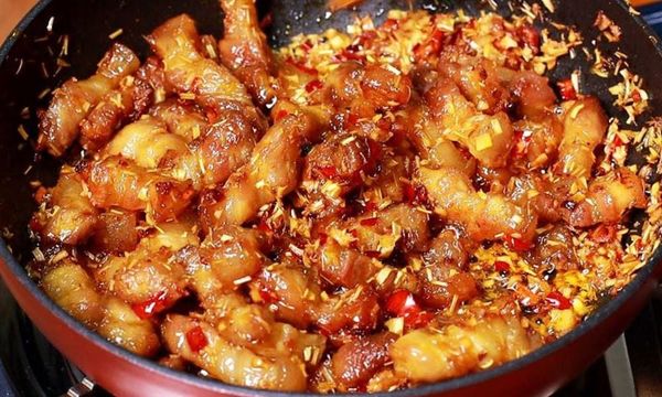 Hướng dẫn làm thịt ba chỉ rang sả ớt cay thơm, đậm đà