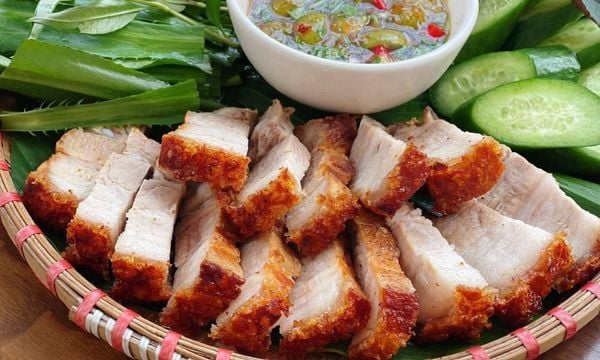 Hướng dẫn làm thịt ba rọi chiên muối da giòn rụm, ăn là mê