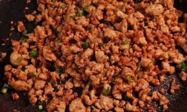 Hướng dẫn làm thịt băm rang sả ớt cay thơm, đậm đà ưa cơm