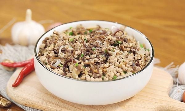 Hướng dẫn nấu thịt băm xào nấm hương ngon ngọt, đậm vị