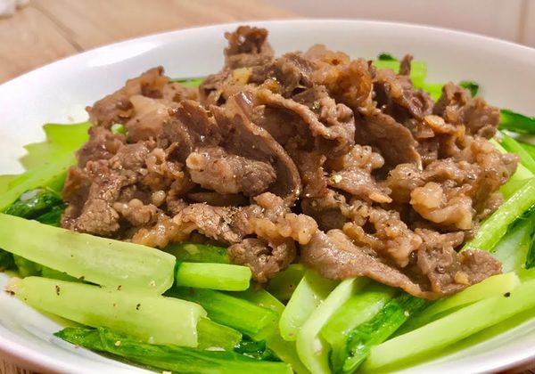 Hướng dẫn làm thịt bò xào cải ngọt xanh mướt dễ thực hiện