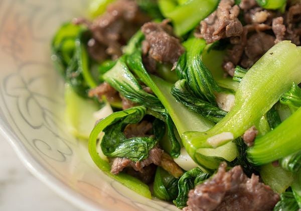 Mách bạn cách xào thịt bò với cải thìa giòn ngọt đẹp mắt