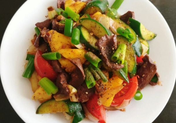 Cách làm thịt bò xào dứa mềm thơm bữa cơm gia đình