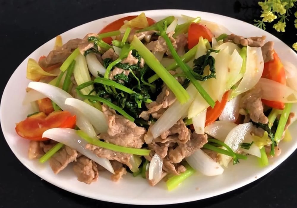 Hướng dẫn làm thịt bò xào hành tây mềm thơm dễ ăn