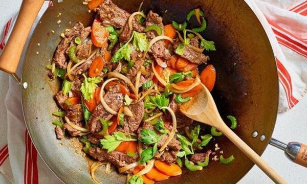 Hướng dẫn làm thịt bò xào hành tây cà chua ngon đủ vị