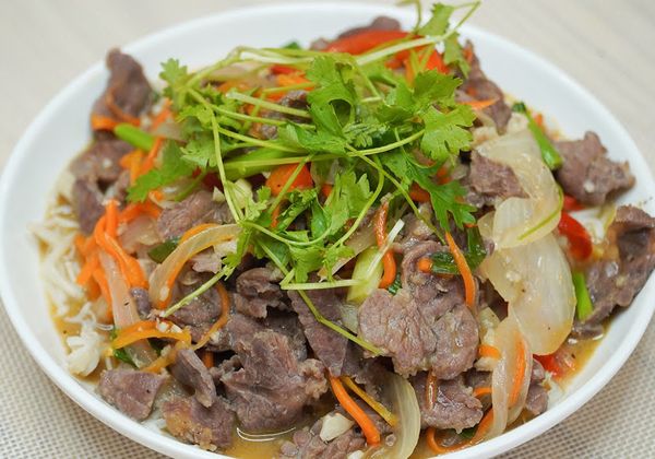 Hướng dẫn làm thịt bò xào nấm kim châm mềm ngọt lạ miệng