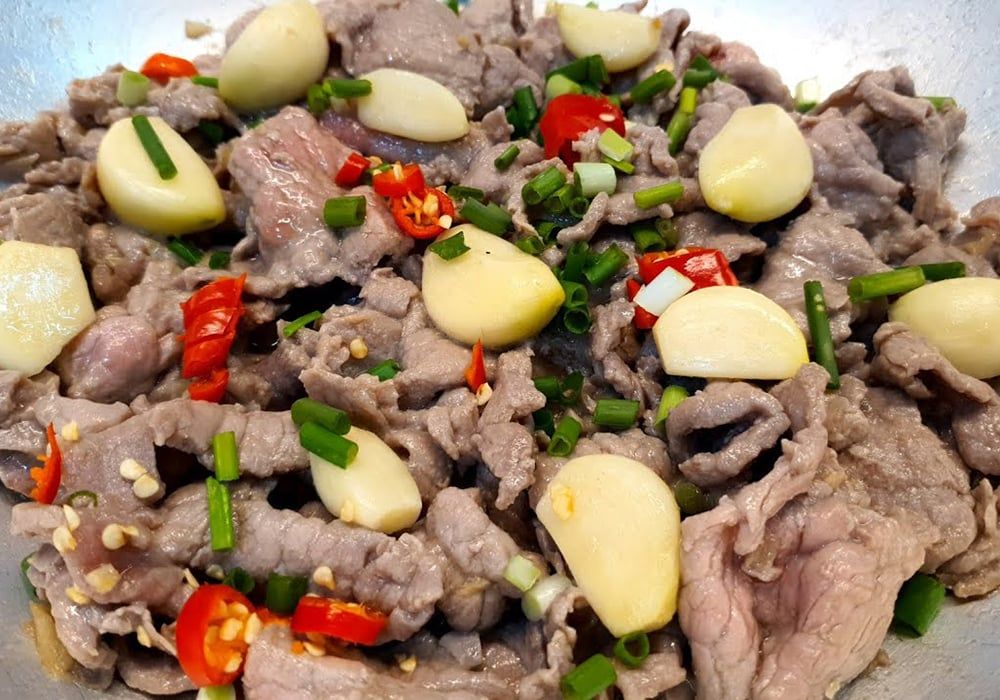 Hướng dẫn làm thịt bò xào tỏi thơm đậm vị bữa tối nhanh