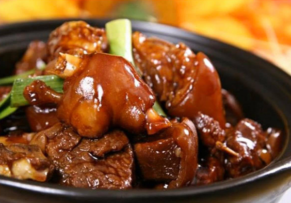 7 cách kho thịt chân giò mềm rệu da trong béo thơm