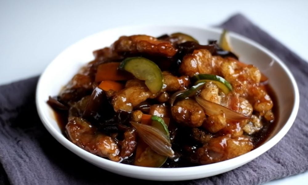 Hướng dẫn làm thịt chiên sốt chua ngọt chuẩn vị nhà hàng