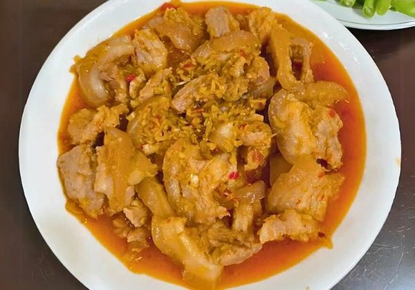 Công thức làm thịt heo kho sả cay thơm chuẩn vị cơm nhà