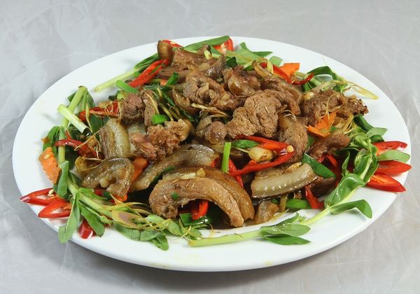 Cách làm thịt heo rừng xào sả đưa cơm ngày se lạnh