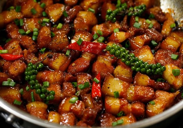 Cách làm thịt kho tiêu cay thơm, đưa cơm ngày mưa