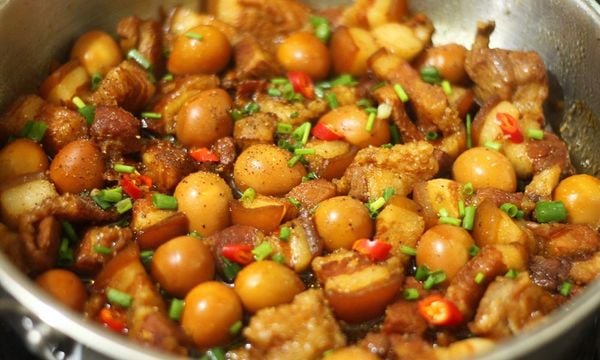 Hướng dẫn cách làm thịt kho trứng cút mềm thơm chuẩn vị